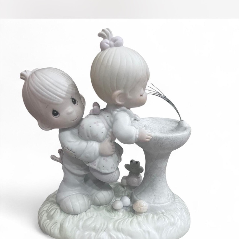 Vintage Precious Moments ‘Your Love is so Uplifting Figurine-excellent condition